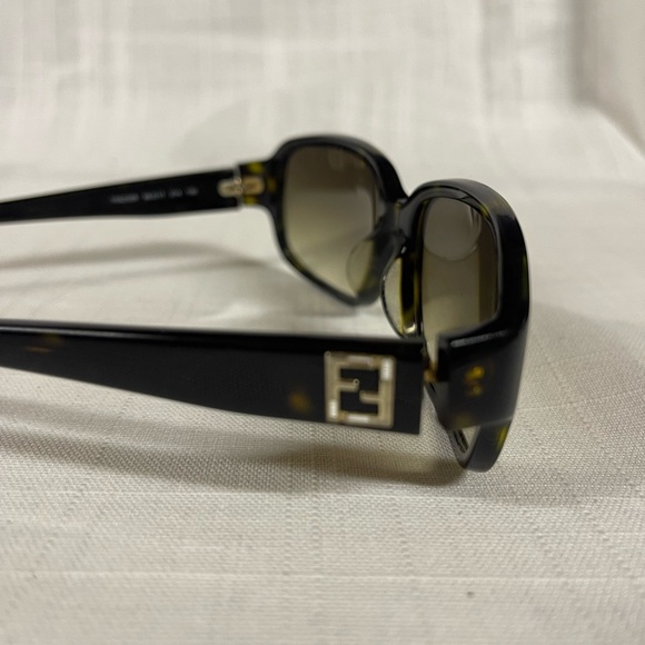 FENDI sunglasses - Picture 5 of 7